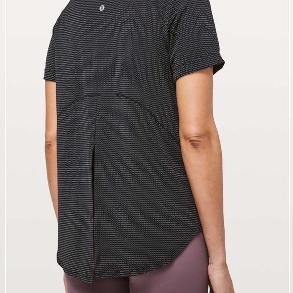 Lululemon / Open Up Tie Back Tee / US 2 - Picture 3 of 6